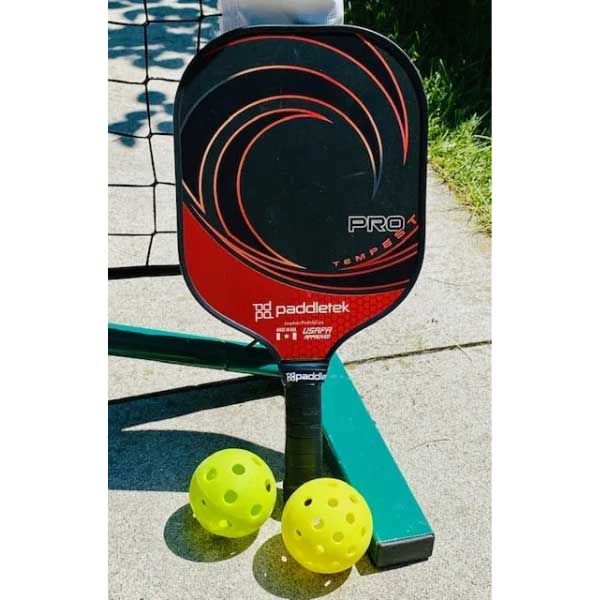 Composite vs Graphite Pickleball Paddles